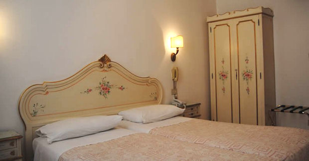 Guest room Hotel Guerrini, Venice Italy