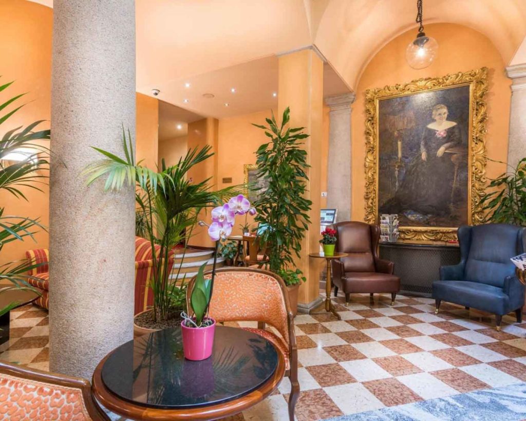 Hotel Regina Milan Italy, Via Cesare Correnti (lobby)