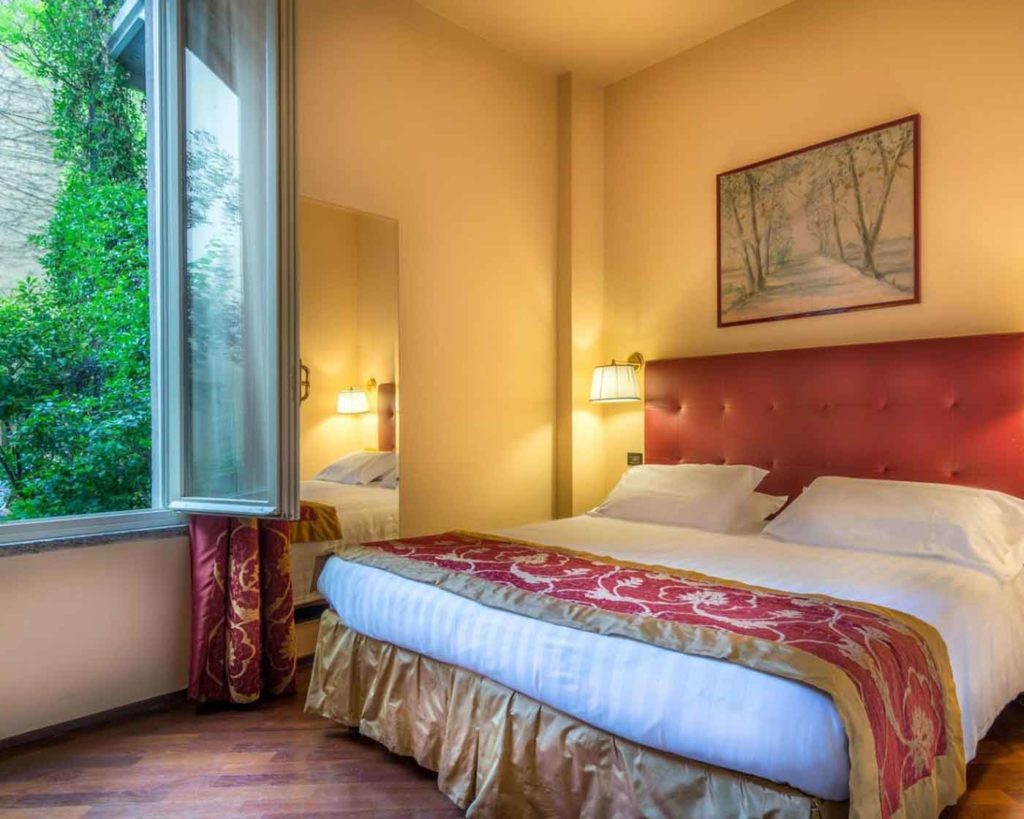 Guest room Hotel Regina Milan Italy (4 star Hotel)
